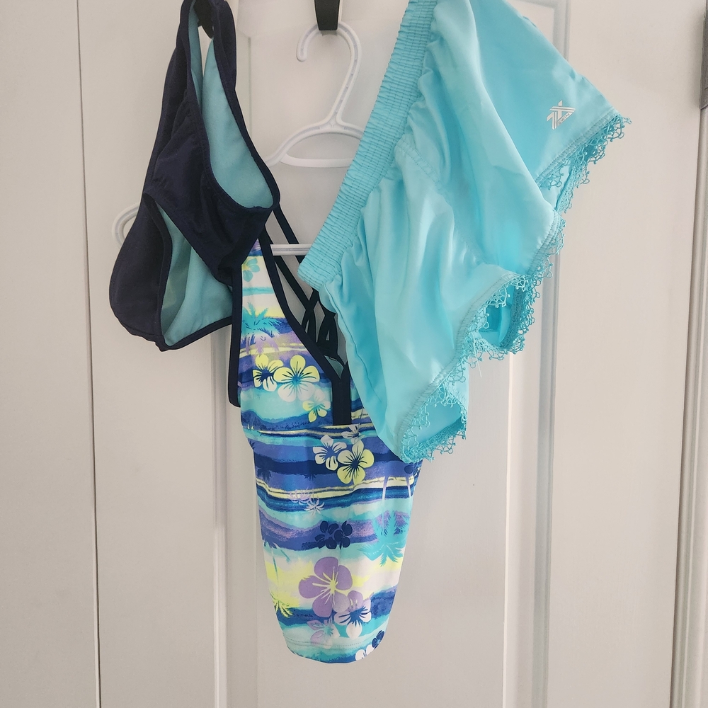 ZeroXposur Aqua and Navy Swimwear